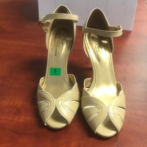 Arturo Chiang Cream Leather Heels